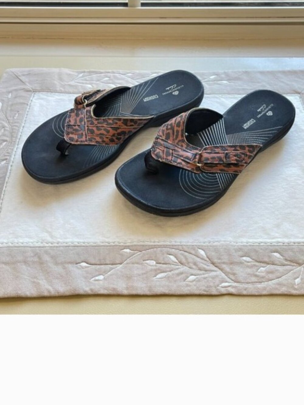 Clarks Cloudsteppers 6 Sandals Thong Animal Leopard Print Black Tan Brown